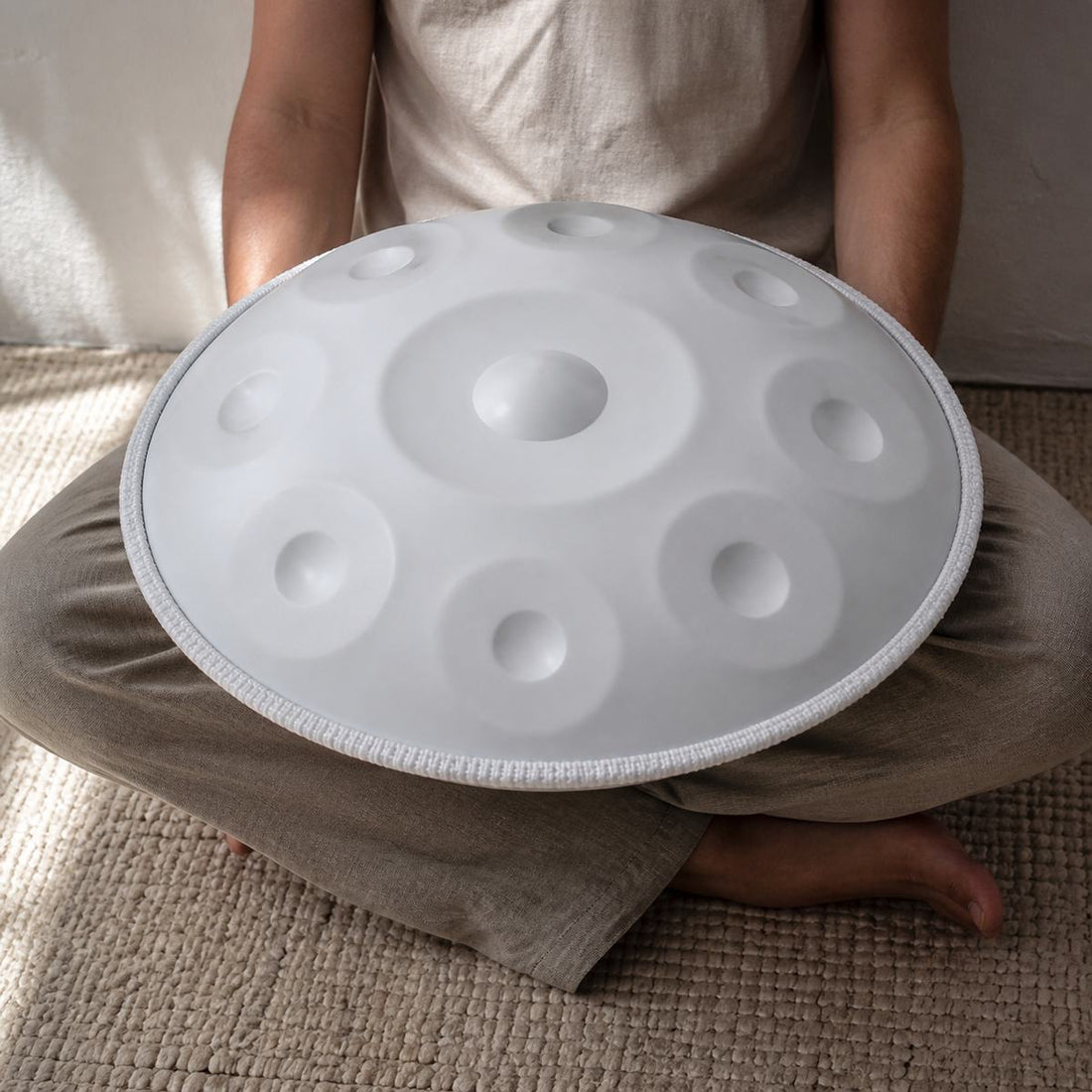 Handpan Classic Kurd oder Amara D-Moll 9–12 Noten – Weiß