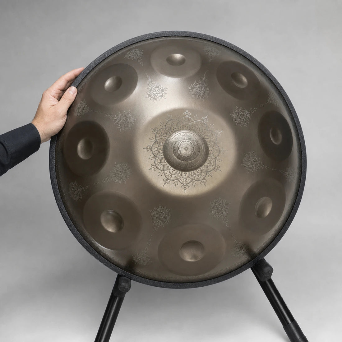 Handpan Keltisch D-Moll 9–12 Noten – nitrierter Stahl, handgraviert