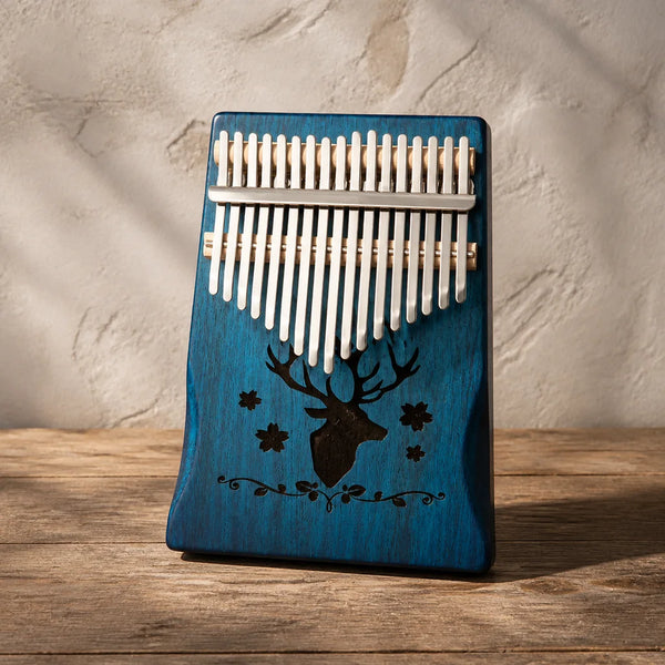 Kalimba 17 Tasten - Mahagoni, Hirsch-Gravur - 01 Hauptansicht