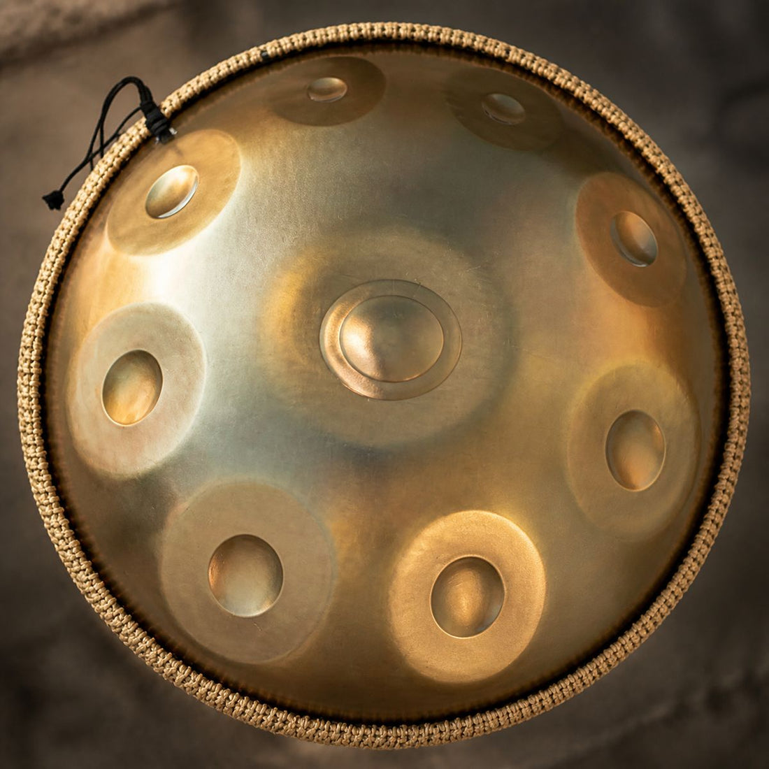 Handpan Kurd D-Moll 17 Noten doppelseitig – mit Gong-Skala