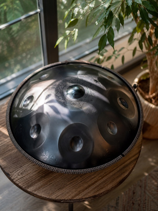 Kundenfoto einer schwarzen Handpan