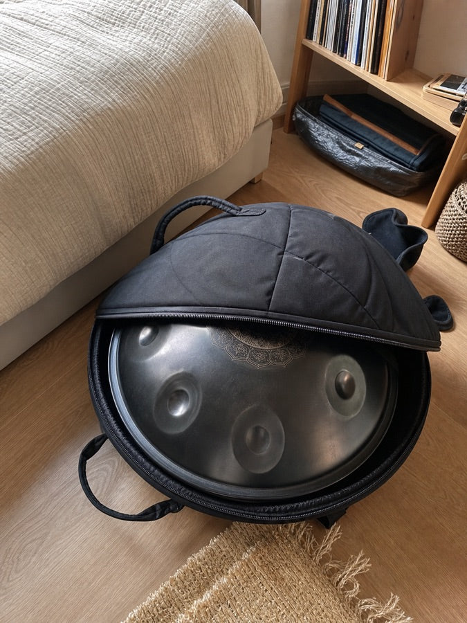 Kundenfoto einer Handpan im Wohnzimmer